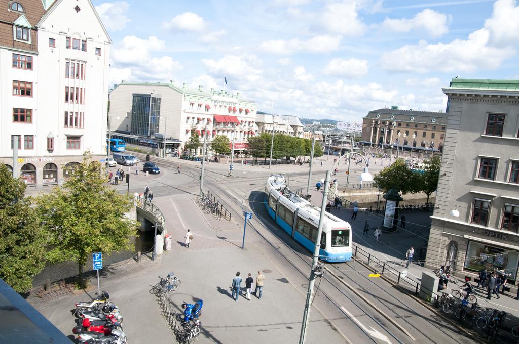 Hotel Pigalle Гётеборг Экстерьер фото The tram at the central station