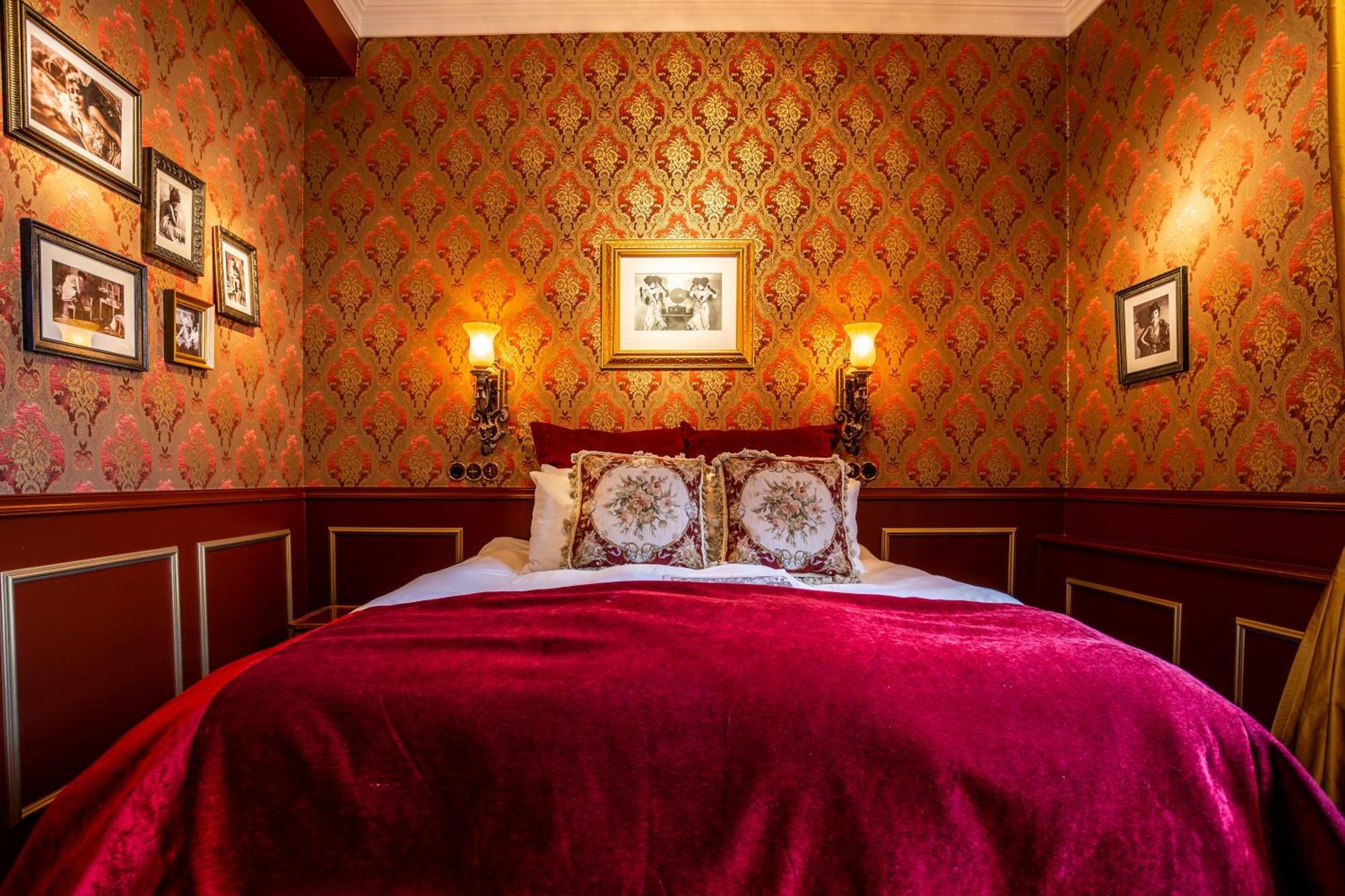 Hotel Pigalle Гётеборг Экстерьер фото A bedroom at the hotel