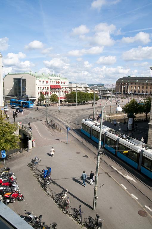 Hotel Pigalle Гётеборг Экстерьер фото The tram at Gothenburg bus station